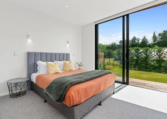 Modern Family Retreat, Pizza Oven, Bbq, Sleeps 6 Wanaka
