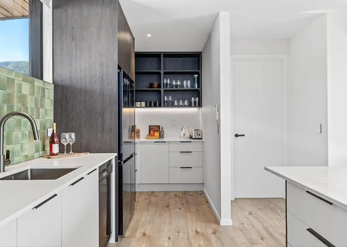 Modern Family Retreat, Pizza Oven, Bbq, Sleeps 6 * Wanaka